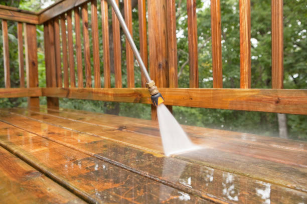 Best Deck Pressure Washing  in Campbell, FL
